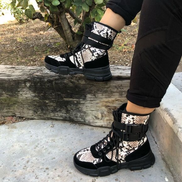 Yoki Shoes - Stylish Black and Snake Print Women's Boots